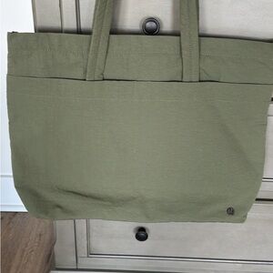 Lululemon on my level tote